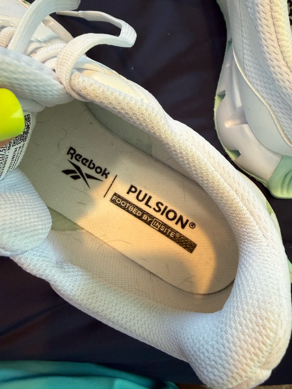 White and mint green Reeboks - Picture 4 of 5